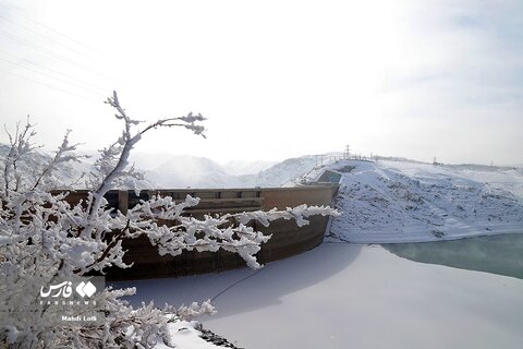 زاینده رود در محاصره برف
