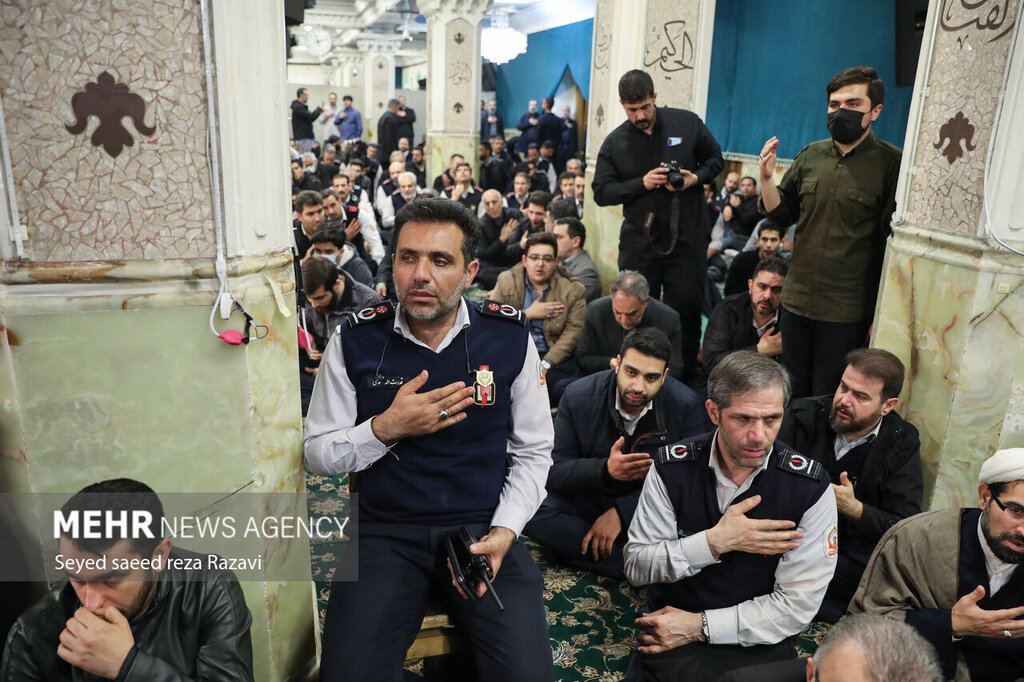 تصاویر ا وداع تلخ با شهید دارابی ؛ بدرقه باشکوه آتش نشانی که در حادثه خیابان بهار
شهید شد