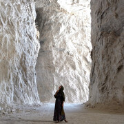 ببینید | شگفتی‌های نفسگیر بزرگترین تونل‌های نمکی خاورمیانه در قلب ایران