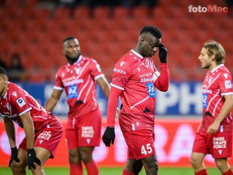 عکس | آتش زدن پیراهن ستاره فوتبال جلوی چشم او | خشم جنجالی علیه مهاجم سرشناس