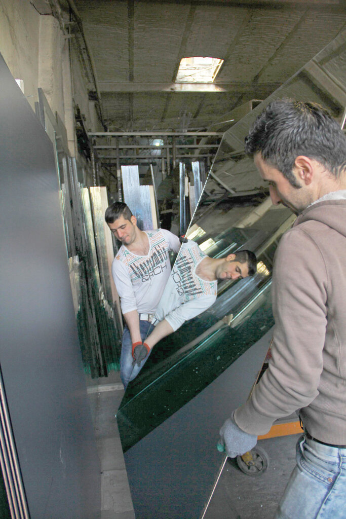 خیابان شیشهای پایتخت کجاست؟