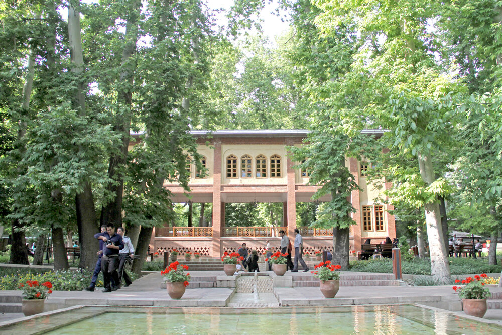 اینجا «باغ ايراني» است