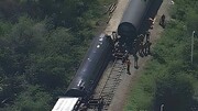 ببینید | واژگونی خطرناک دو واگن قطار ایالت فلوریدا از ریل!