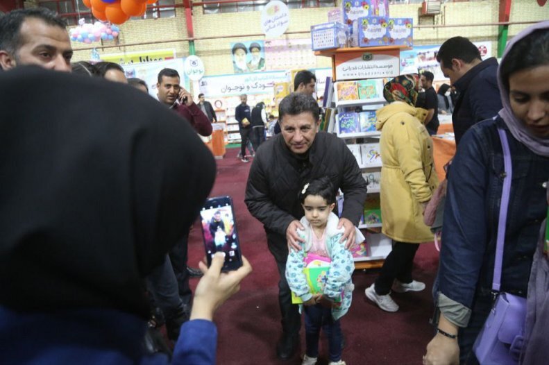 تصاویر | گزینه هدایت تیم ملی در نمایشگاه کتاب رویت شد