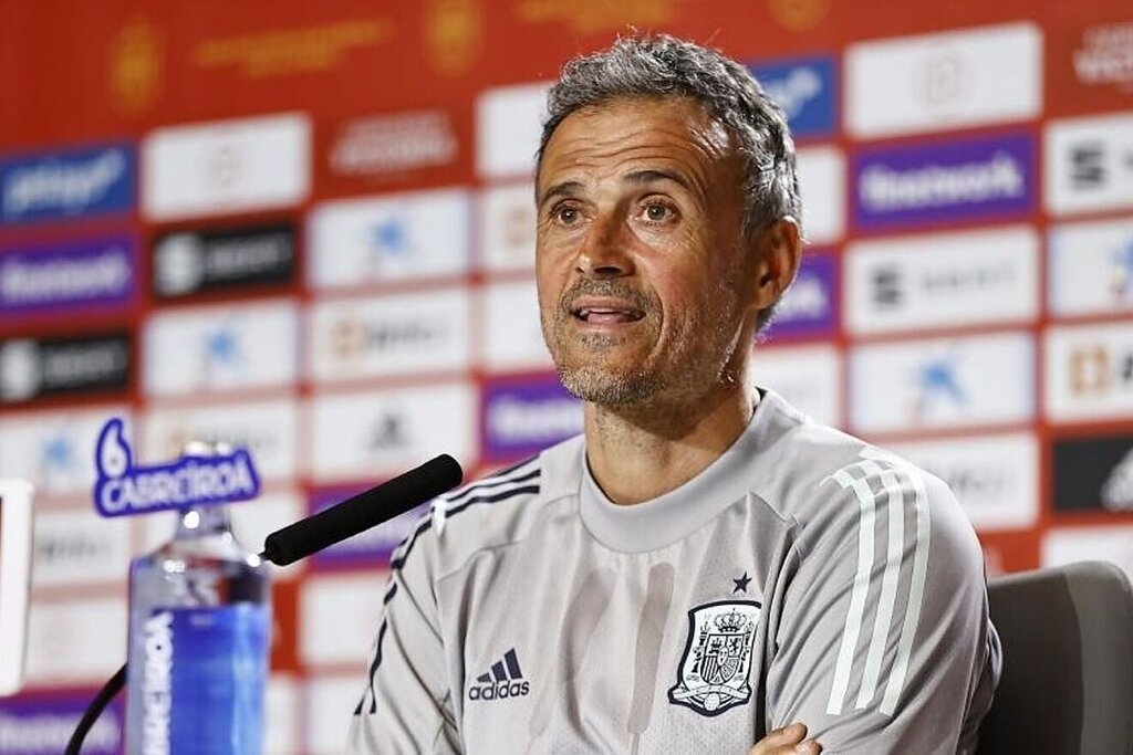 عکس | پیشنهاد وسوسهانگیز باشگاه متمول اروپایی به زیدان | نظر زیرو عوض میشود؟