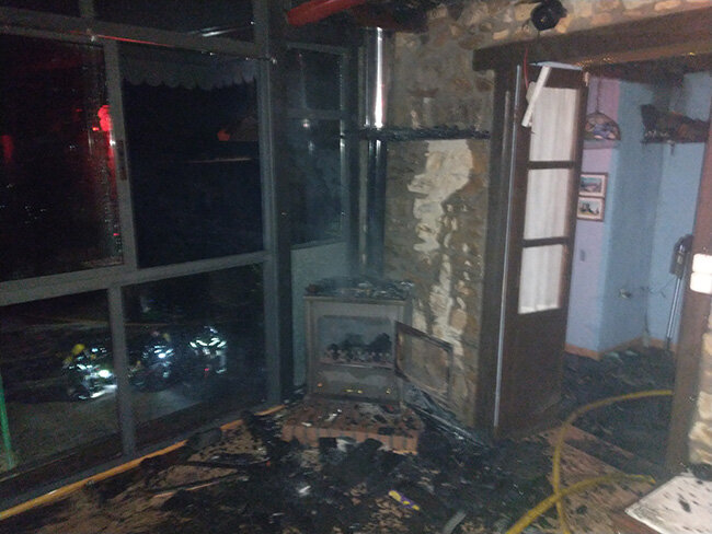 تصاویر| آتش سوزی شدید در خانه عابدزاده؛ همه چیز خاکستر شد | جزئیات حادثه عجیب