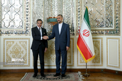 دیدار وزیر امور خارجه ایران با رافائل گروسی