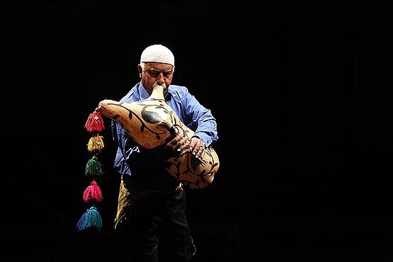 عکس | حرکت عجیب یک دختر در تالار وحدت