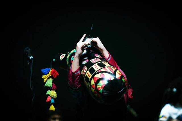 عکس | حرکت عجیب یک دختر در تالار وحدت