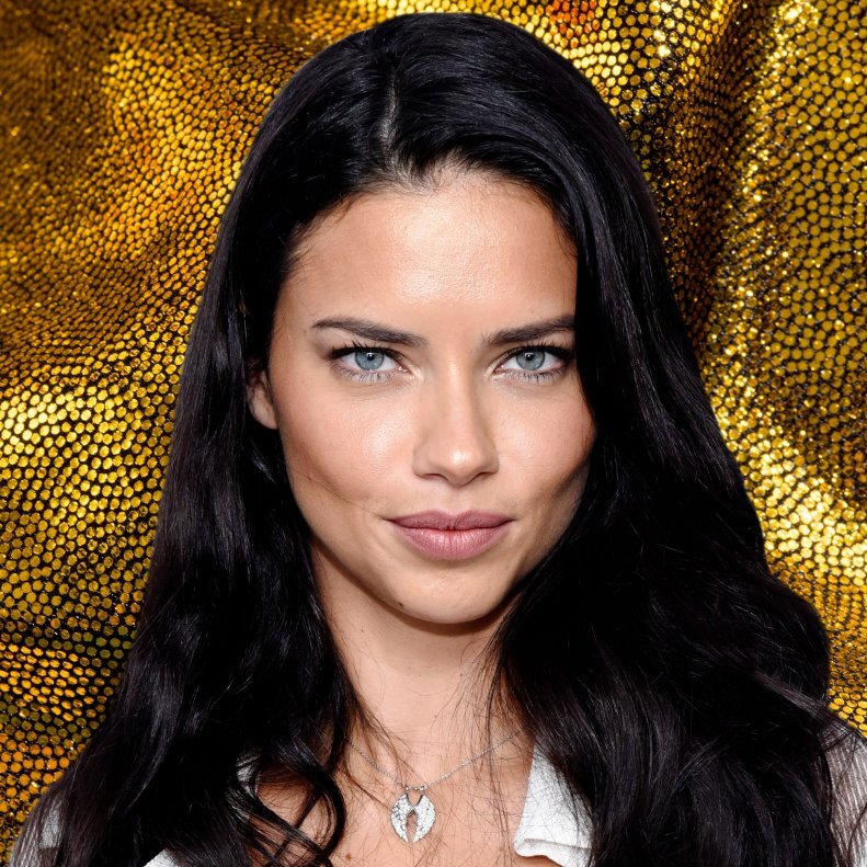 مدل زن مشهور سفیر جام جهانی | اعتراض شدید به تصمیم عجیب فیفا؛ کریستیانو رونالدو باید انتخاب میشد!