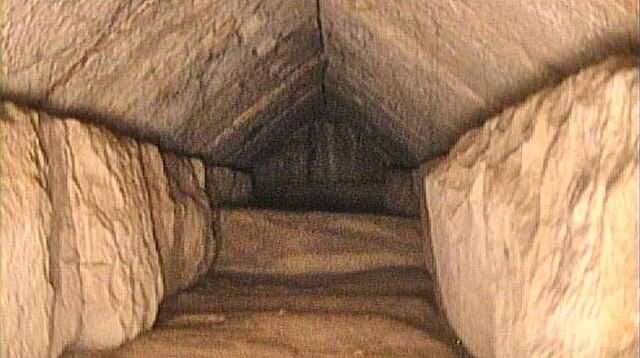 عکس | فرعون بیش از یک اتاق دفن دارد؟ | کشف تونل مخفی عجیب درون هرم جیزه مصر 