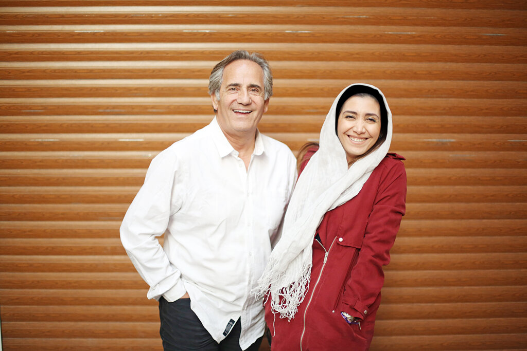 عاشقانههای بازیگر معروف و دخترش | تدارک جشن نوروز همراه با همسایههای ارمنی