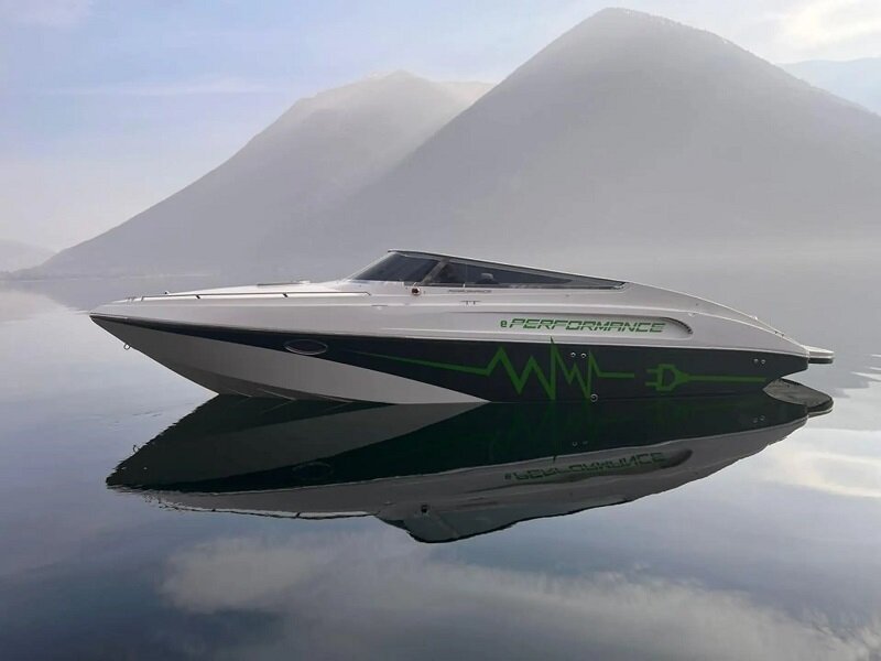 تصاویر | پرفورمنس؛ یک قایق تفریحی با سرعت باد