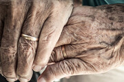 درباره یک پیرمرد ۱۱۵ ساله در روستای رشتخوار که عاشق شد و با زنی ۶۵ساله ازدواج کرد | لیلی در خانه مجنون ۱۱۵ساله