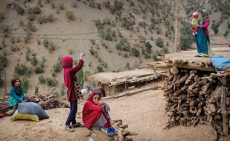بیش از ۱۰۰ نفر از اهالی یک روستای پلدختر انگشت ندارند؛ اینجا پُل کم است؟! | گَرگَرهایی که جان میگیرند یا انگشت قطع میکنند |  الیگودرز ۱۸ گرگر دارد