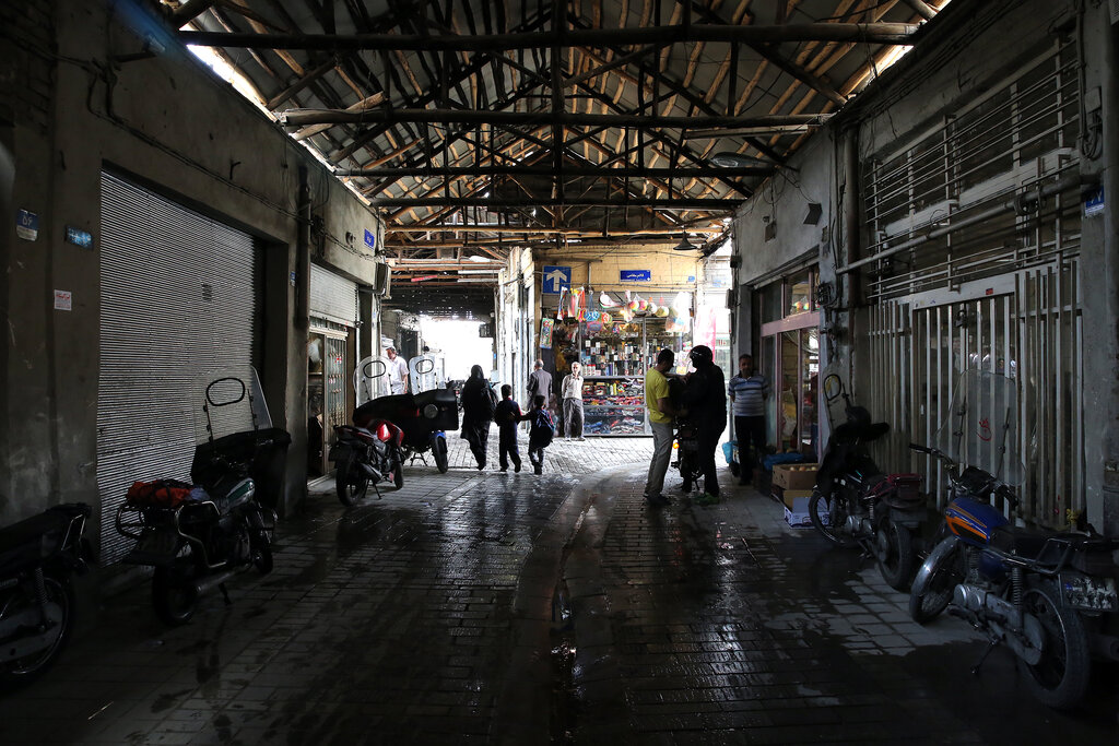 بازارچه نایب آقا از دیدنیهای خیابان فروزش | یکی از معروفترین بستنیفروشیهای تهران اینجاست