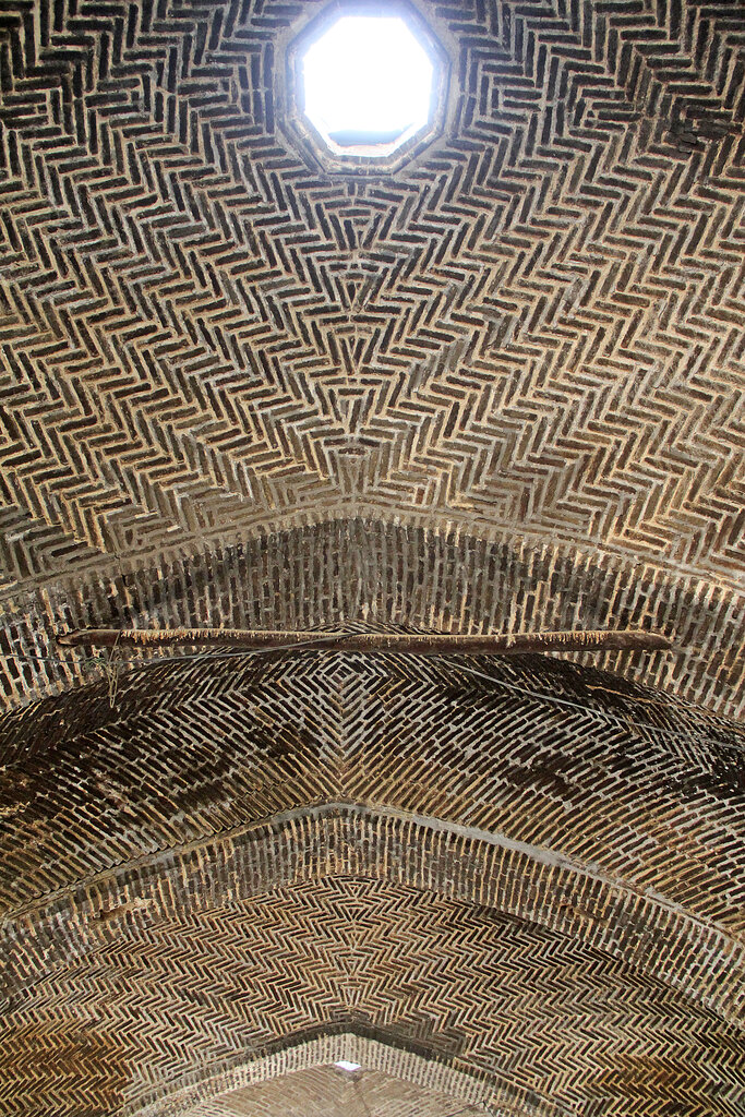 بازارچه نایب آقا از دیدنیهای خیابان فروزش | یکی از معروفترین بستنیفروشیهای تهران اینجاست