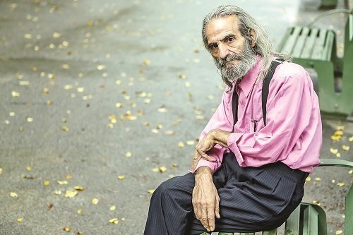 عکس | ماجرای پیرمرد ۷۴ ساله و به زندان افتادن آتقی | ۱۰ سال آب خنک خوردم تا...