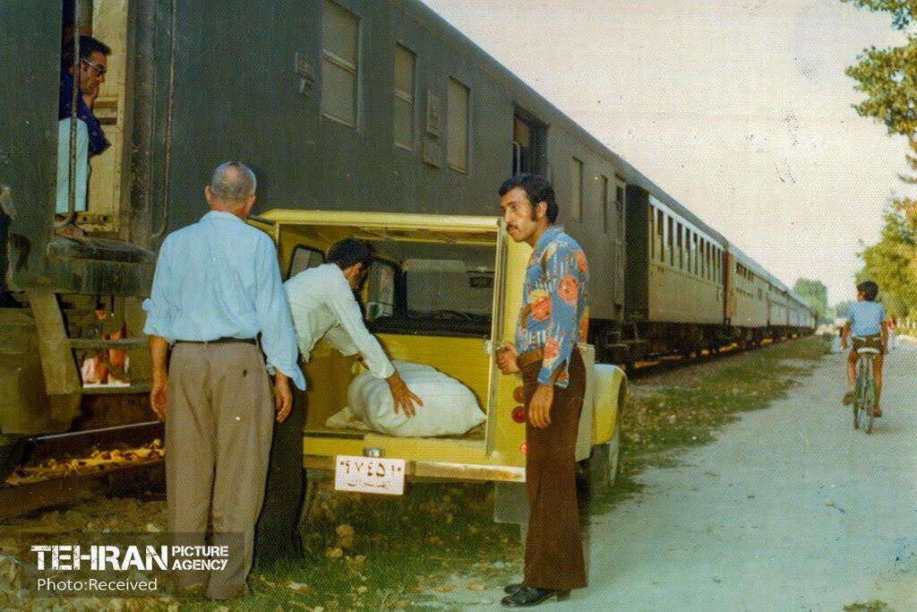 مرور تبریکگفتنهای شبهای عید تهران قدیم | اصطلاح «من کاظم، پول لازم» از کجا آمد؟