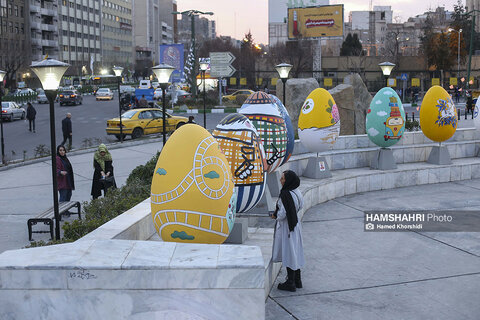 جشنواره تخم‌مرغ رنگی در میدان شهدای هفتم تیر