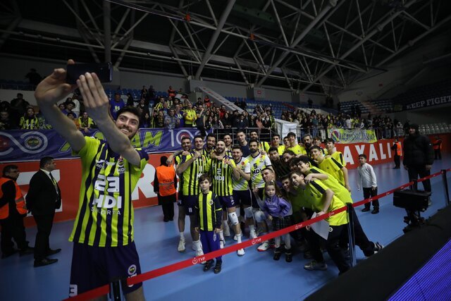 تصاویر | رفتار تحسینبرانگیز سعید معروف و رفقا در ترکیه