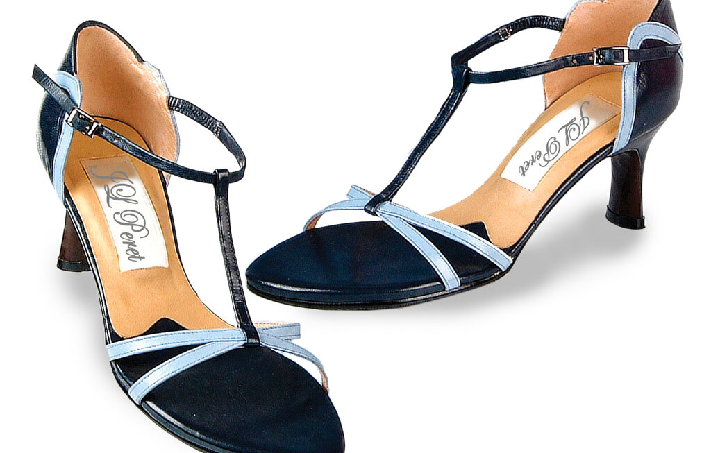 میدانستید بین آنچه میخرید و سلامتی شما ارتباط وجود دارد؟ | هنگام خرید خوش بو کنندههای بدن، لوازم آرایشی، کفش، مبل و... حتما این نکات را رعایت کنید