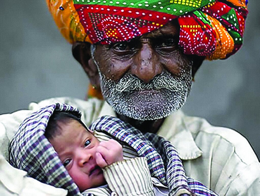 این مرد در ۹۰ سالگی پدر شد | ماجرای نامهای که بعد از ۱۰۰ سال به دست صاحبش رسید چیست؟ | گینس پر از داستانها و ماجراهای شگفتانگیز است