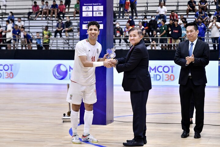 تصاویر | تیم ملی فوتسال ایران قهرمان شد | لحظه بالا بردن جام توسط کاپیتان آقای گل | ستارههای ایرانی همه جوایز را درو کردند