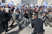 اعتراضات در اسرائیل گسترده شد | معترضان پرواز نتانیاهو را به تعویق انداختند