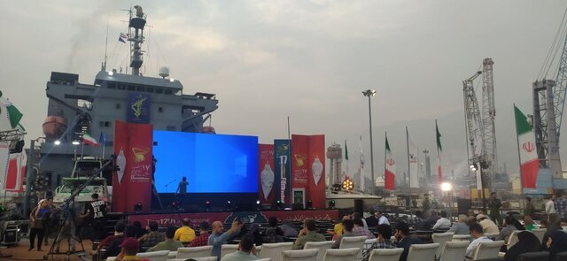 عکس | یک پایان متفاوت روی عرشه کشتی | بازیگر پوست شیر جایزه گرفت