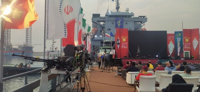 عکس | یک پایان متفاوت روی عرشه کشتی | بازیگر پوست شیر جایزه گرفت