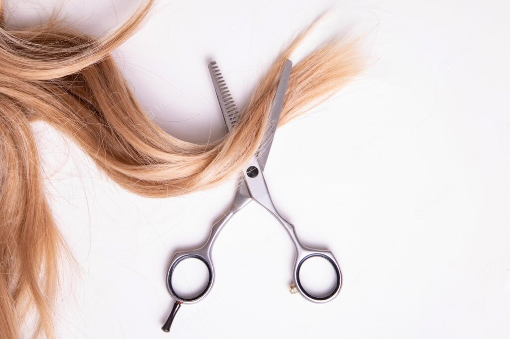 آموزش کوتاهی مو زنانه ساده با قیچی در خانه -  آموزش کوتاهی مو در خانه توسط خودمان - کوتاه کردن پشت مو توسط خودمان