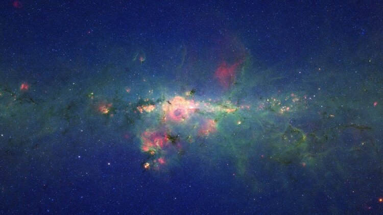 تصویر خیره‌کننده‌ای که تلسکوپ فضایی اسپیتزر ثبت کرد | اینجا مرکز شهر کهکشان راه شیری است!