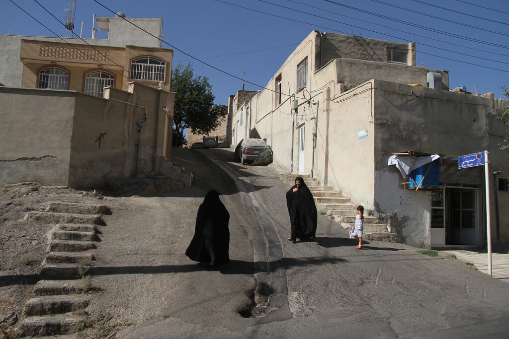 ناصرالدینشاه به خاطر باغهای انار، این روستا را یکجا خرید