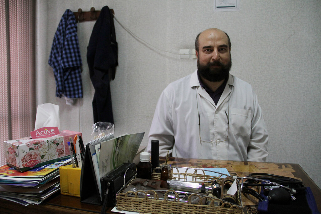 قهرمان محله | آبروداری به شیوه دکتر بهروز | سه دهه طبابت به شیوه دکتر قرآنی | نوبتدهی اینجا خودمانی است