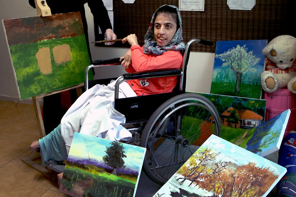 قهرمان بچههای آسمان را بشناسید | نقاشیهای خاص گلی طرفدار دارد