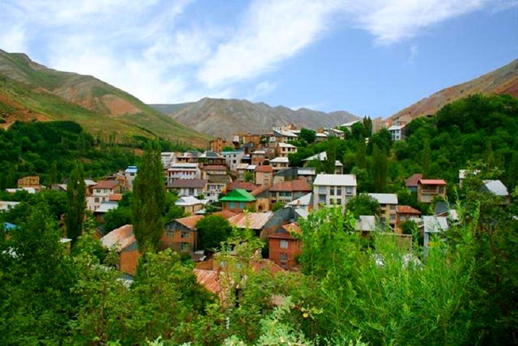 روستایی به نام یک ماده معدنی یا یک واژه پهلوی