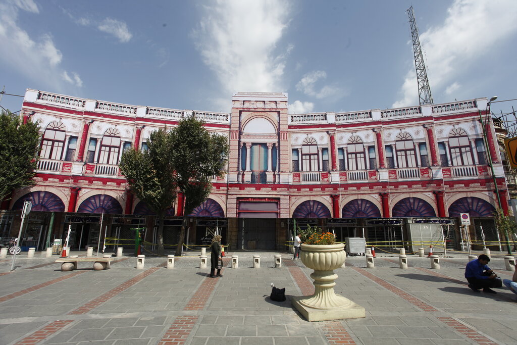 میدان حسن آباد