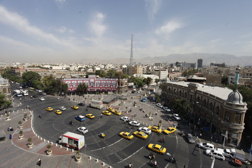 میدان حسن آباد