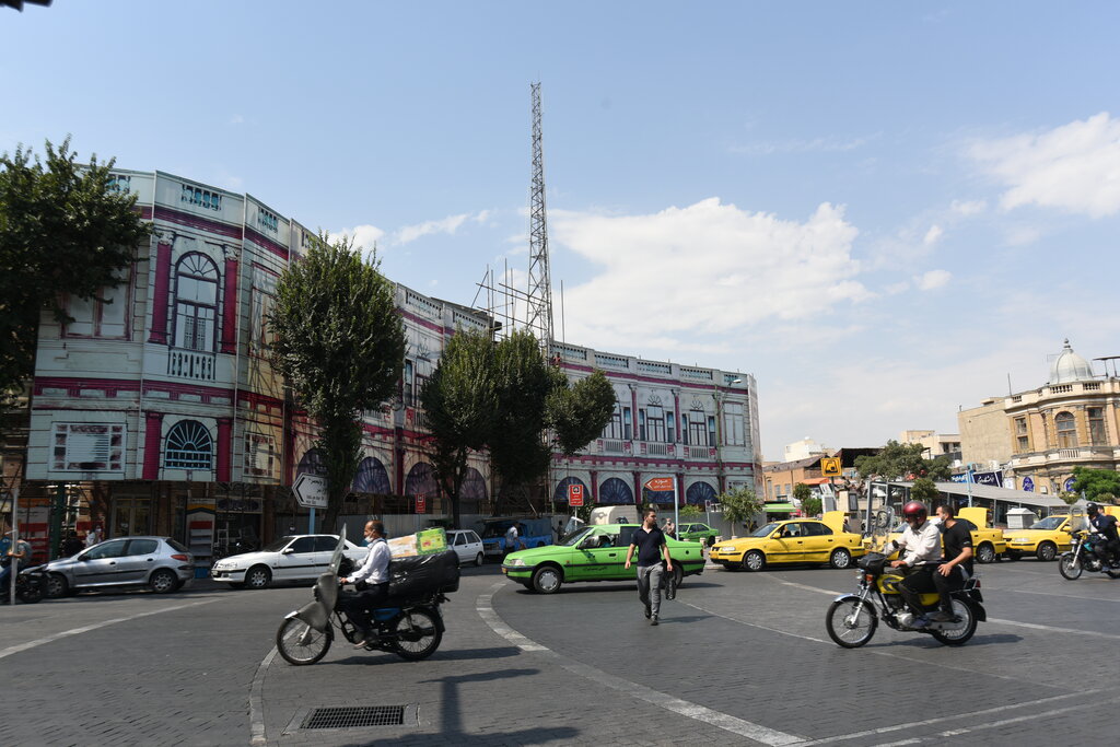 میدان حسن آباد