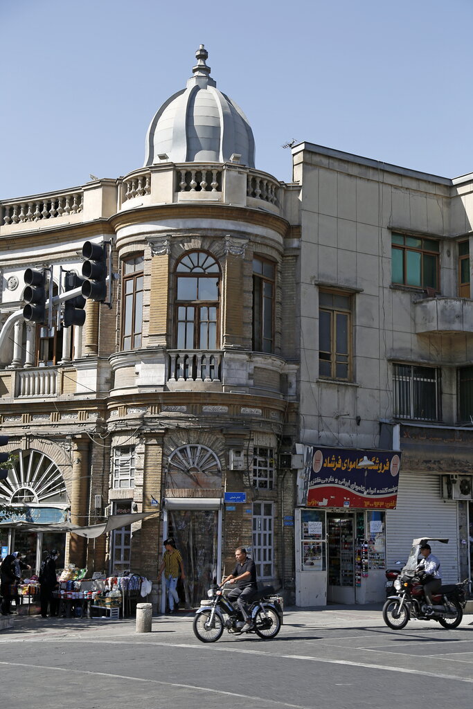 میدان حسن آباد