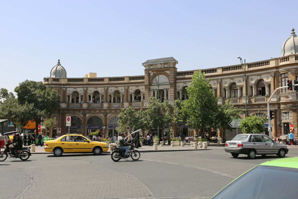 میدان حسن آباد