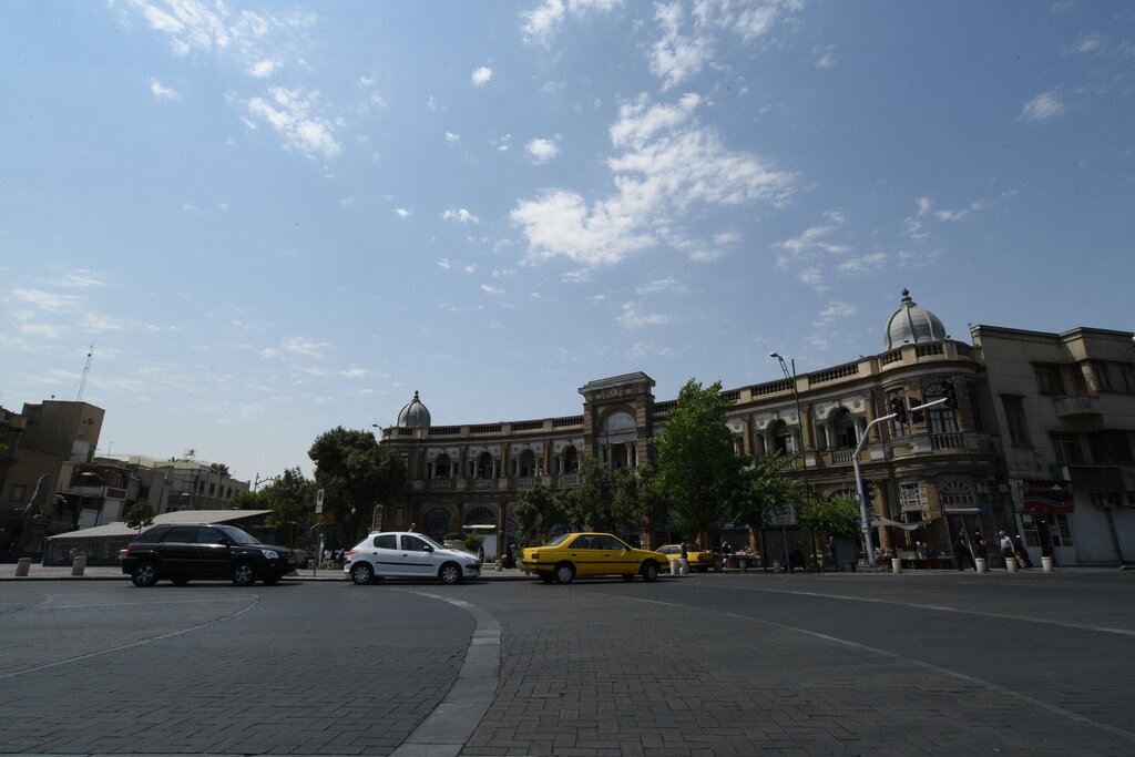 میدان حسن آباد