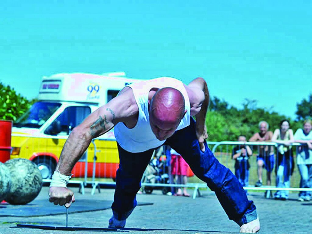 تصاویری از قویترین مردان دنیا | این ایرانی که در جمع قویترین مردان جهان است را همهتان میشناسید | یک پسر ۵ ساله در جمع قویترین افراد روی زمین!