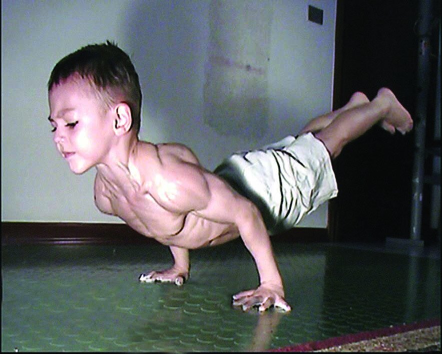 تصاویری از قویترین مردان دنیا | این ایرانی که در جمع قویترین مردان جهان است را همهتان میشناسید | یک پسر ۵ ساله در جمع قویترین افراد روی زمین!