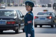 ببینید | رفتار و حرکات عجیب یک پلیس زن در کره شمالی
