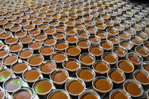 پخت سمنو با زغال برای هزار نفر | اهالی افجه چگونه این خوراکی مقوی را میپزند؟