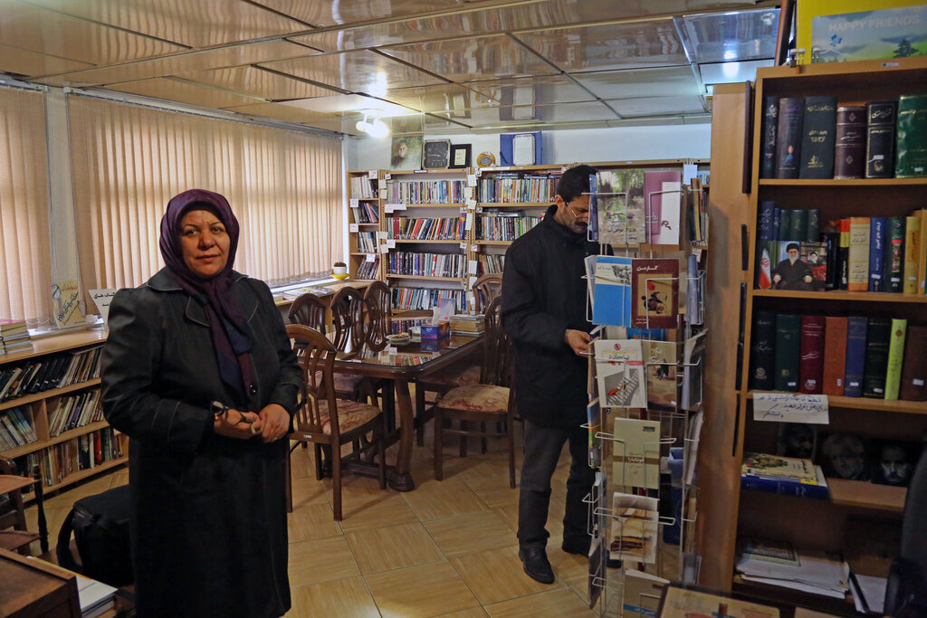 انرژی مثبت یک کتابخانه محلی با همراهی آقای بازیگر و همسایهها