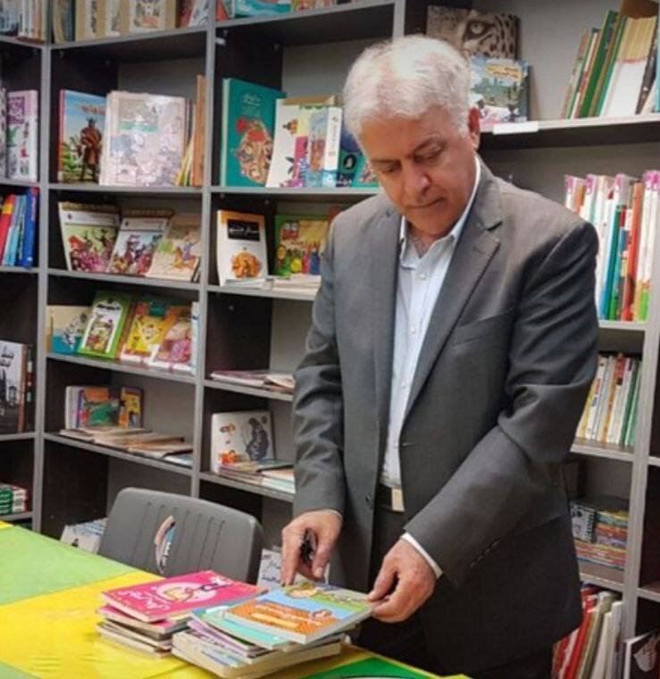 انرژی مثبت یک کتابخانه محلی با همراهی آقای بازیگر و همسایهها