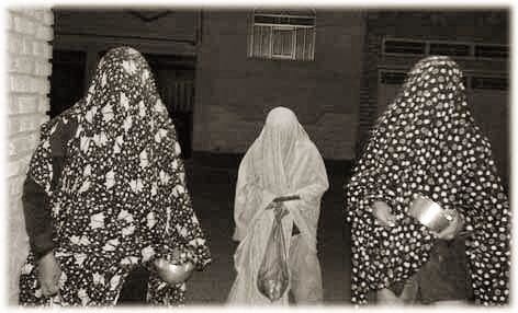 قصه شنیدنی دایرهزنگی حاجیفیروز و ماجرای شنبهگردی | از آوازهای کوچهباغی تا آشتیکنان در حمام